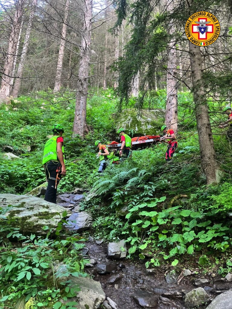 Cnsas Carona 1 1 Soccorso alpino salva donna ferita ai Laghi Gemelli.