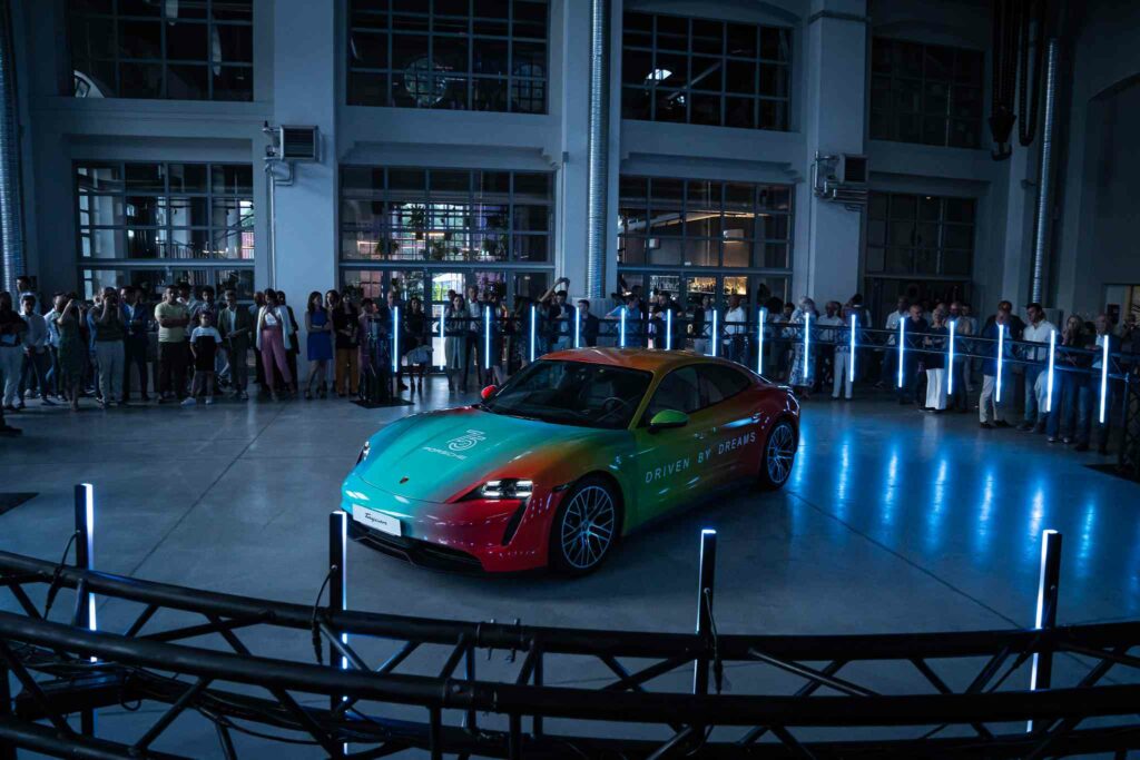 Bergamo: il sogno di Porsche incontra storie di vita tra arte e motori, passione e velocità