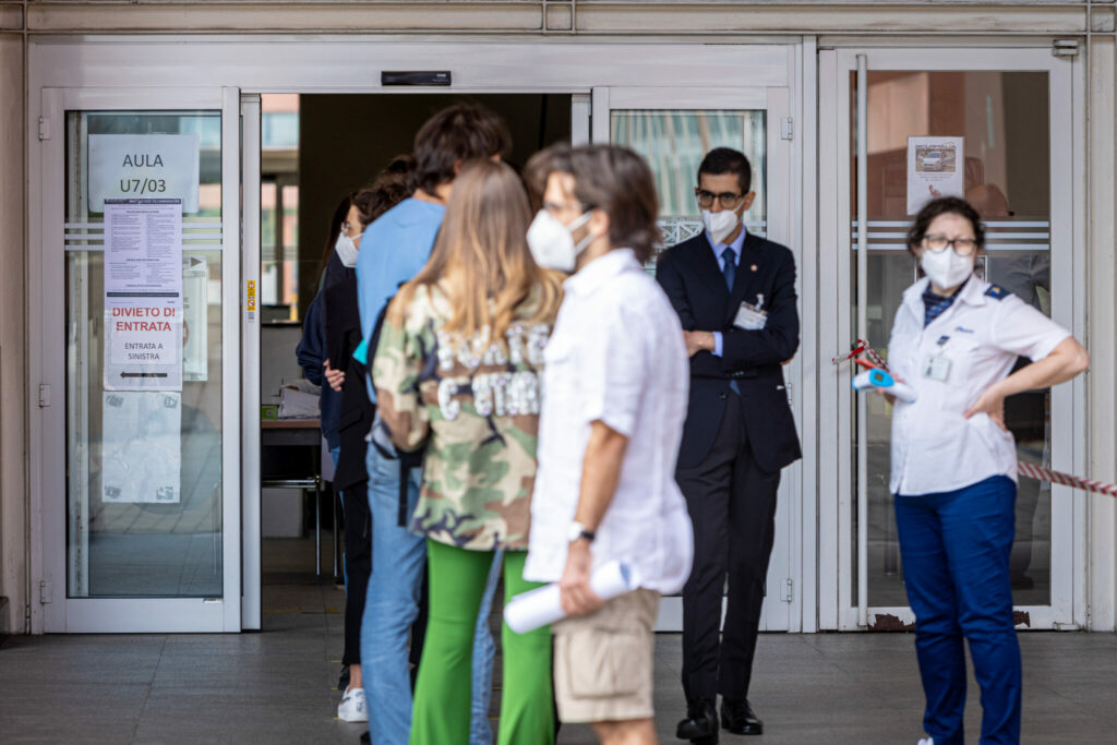 LOspedale Papa Giovanni XXIII di Bergamo in festa per i primi 17 laureati della School of Medicine and Surgery L'Ospedale Papa Giovanni XXIII di Bergamo in festa per i primi 17 laureati della School of Medicine and Surgery