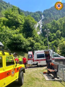 Scivola in un dirupo, soccorso dal CNSAS