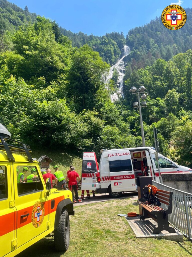 Scivola in un dirupo, soccorso dal CNSAS