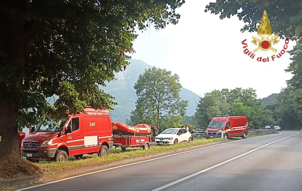 photo 2023 07 02 18 43 29 Si tuffa nel lago e non riemerge, ricerche in corso