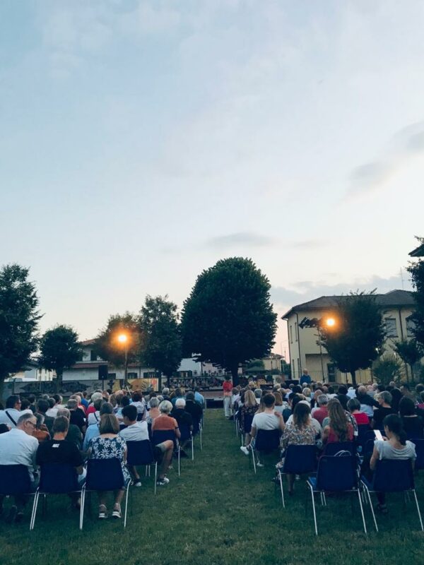 serata inaugurale 2023 azzano scaled “A Levar l’Ombra da Terra” venerdì entra nella seconda settimana