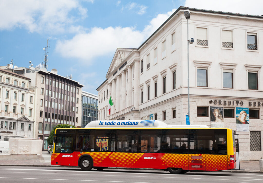 04. ATB BUS ph Laura Pietra AL VIA LA CAMPAGNA ABBONAMENTI ATB 2023-2024 “QUESTO NON È UN AUTOBUS”