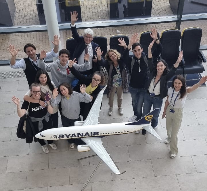 IL GRUPPO DELLE BORSE DI STUDIO SACBO-INTERCULTURA IN VISITA AL QUARTIER GENERALE RYANAIR A DUBLINO