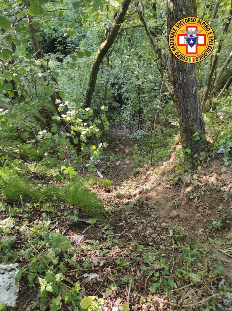 Soccorso alpino salva uomo scivolato in un dirupo