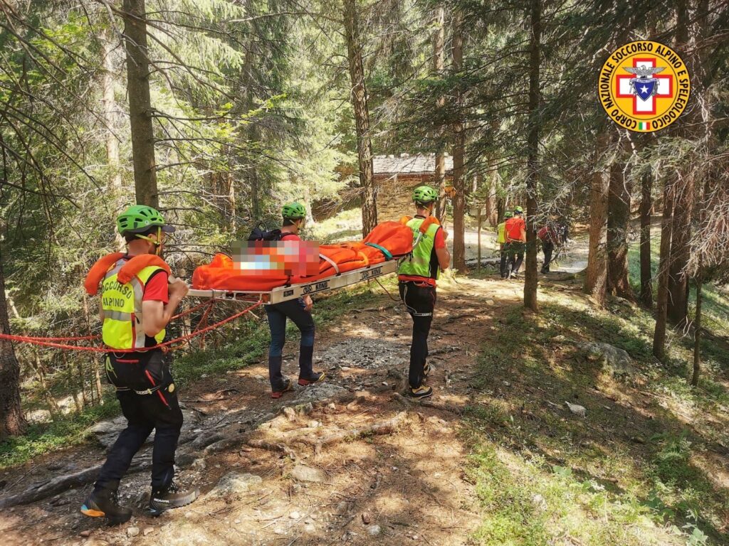 Cnsas Roncobello 1 Soccorso alpino in Valle Brembana: donna di 67 anni caduta e trasportata in ospedale