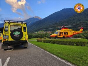 Soccorso alpino salva un cercatore di funghi ferito