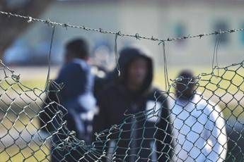 Migranti blitz contro gruppo pakistano da 4 a 6mila euro per entrare in Italia Migranti blitz contro gruppo pakistano da 4 a 6mila euro per entrare in Italia