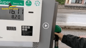 Guardia di Finanza: 240 violazioni nel controllo dei prezzi dei carburanti