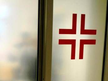 Treviso bimba di 18 mesi rimane incastrata nel tosaerba e in pericolo di vita