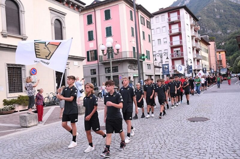 sfilata coppa quarenghi scaled San Pellegrino invasa dai baby calciatori: quattro giorni con la Coppa Quarenghi