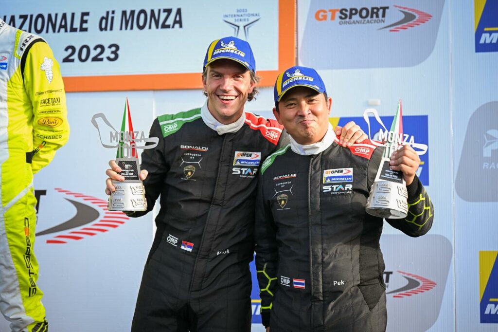 01 Pavlovic e Sanporn festeggiano sul podio di Monza GT Open: a Monza il team di Bonaldi Motorsport conquista il terzo posto
