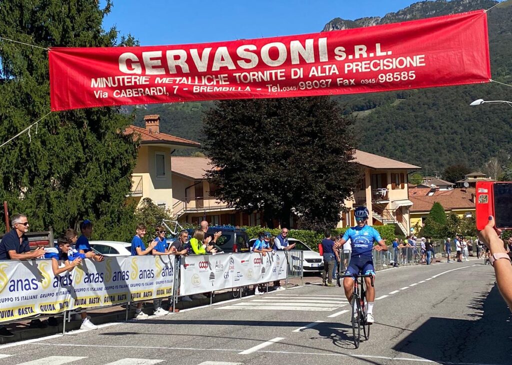 Sc Cene: Mattia Mangili rompe il ghiaccio a Laxolo di Brembilla