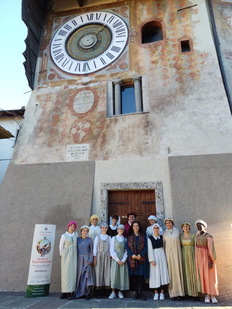 Caccia ai tesori arancioni del Touring Club Italiano A CLUSONE E CASTIONE DELLA PRESOLANA ARRIVA LA CACCIA AI TESORI ARANCIONI