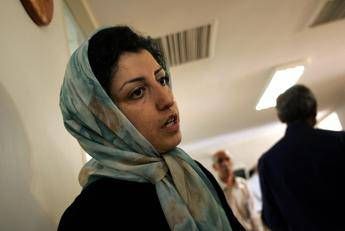 Iran Narges Mohammadi non sta bene Nobel per la Pace due volte in ospedale dopo arresto Iran Narges Mohammadi non sta bene Nobel per la Pace due volte in ospedale dopo arresto