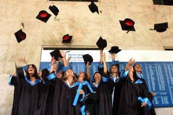 Lavoro la laurea serve ancora Si ma