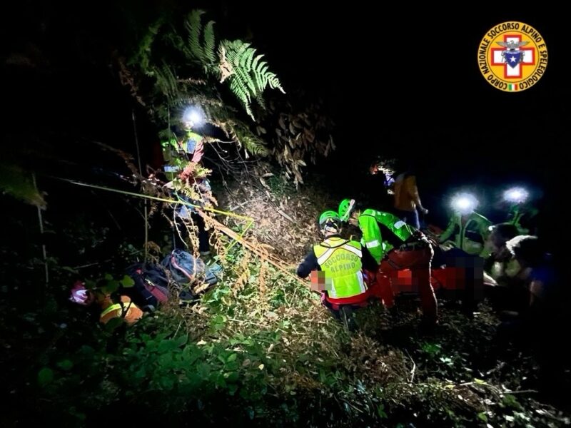 Salvataggio notturno nei boschi uomo di 75 anni ritrovato sano e salvo scaled Salvataggio notturno nei boschi uomo di 75 anni ritrovato sano e salvo