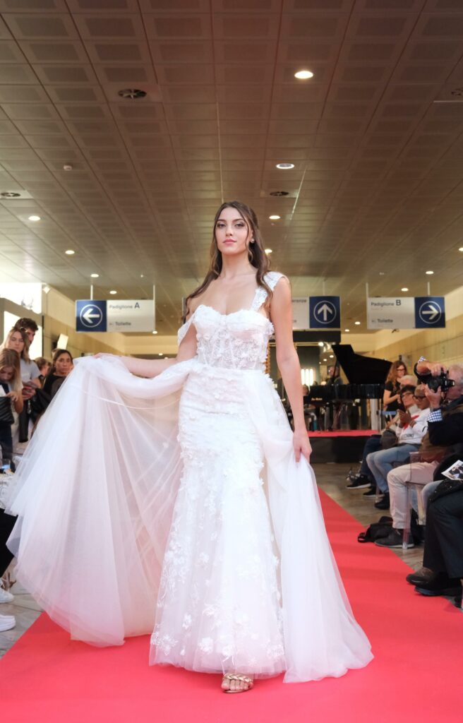 bgsposi23 abito sposa bianco Bergamo Sposi: in 3200 per il salone dedicato al matrimonio