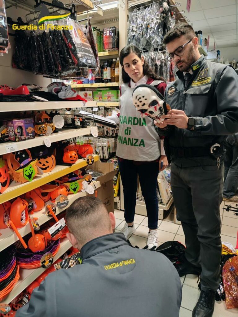 GUARDIA DI FINANZA IN OCCASIONE DI HALLOWEEN SEQUESTRATI CIRCA 4 MILIONI DI PRODOTTI NON CONFORMI AGLI STANDARD DI SICUREZZA GUARDIA DI FINANZA: IN OCCASIONE DI HALLOWEEN SEQUESTRATI CIRCA 4 MILIONI DI PRODOTTI NON CONFORMI AGLI STANDARD DI SICUREZZA