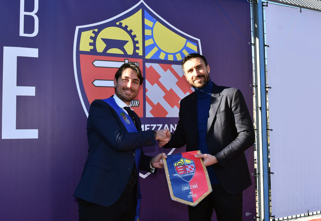Lumezzane Calcio e Provincia di Brescia contro le distrazioni alla guida 1 Lumezzane Calcio e Provincia di Brescia contro le distrazioni alla guida