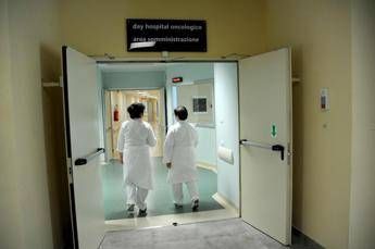 Tumori report Favo diritti di 4 mln di italiani a rischio per ritardi burocrazia Tumori report Favo diritti di 4 mln di italiani a rischio per ritardi burocrazia