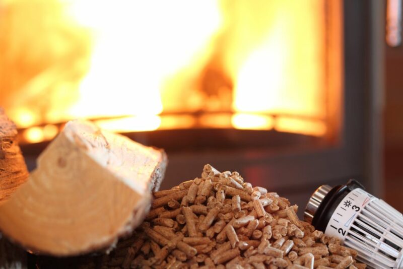 riscaldamento legna pellet inquina ecologico scaled riscaldamento legna pellet inquina ecologico scaled