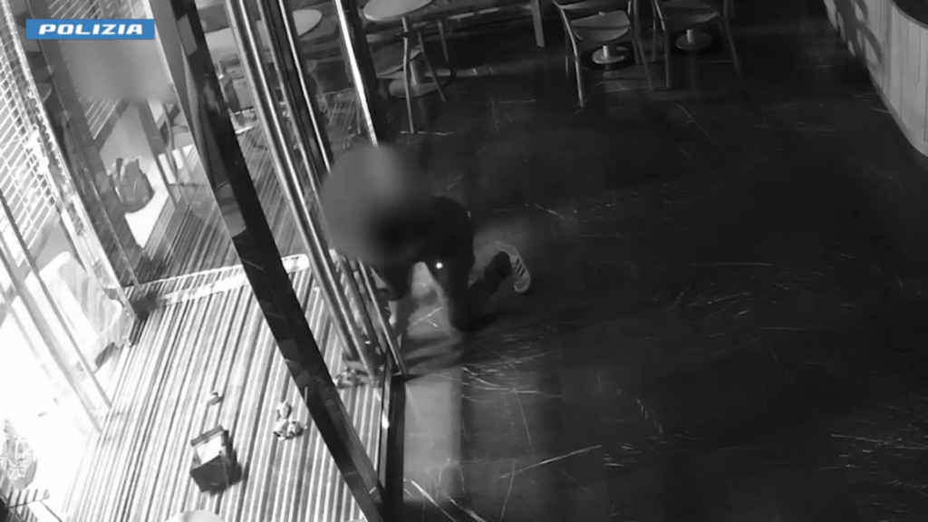 20240123 foto arresti furti negozi 20240123 foto arresti furti negozi