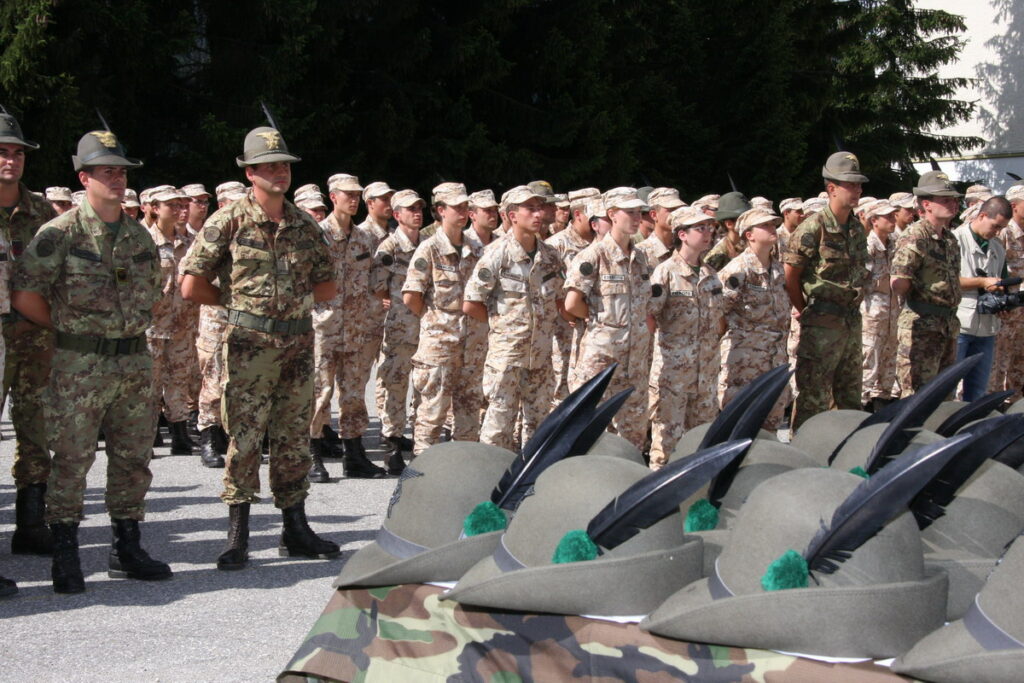 A Bassano esercitazione finale e consegna dei cappelli ai nuovi alpini A Bassano esercitazione finale e consegna dei cappelli ai nuovi alpini