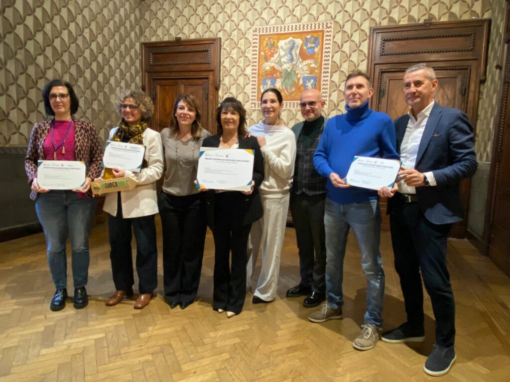 Premio Costruiamo Gentilezza allAvv. Maria Luisa Garatti 1 Premio Costruiamo Gentilezza all'Avv. Maria Luisa Garatti