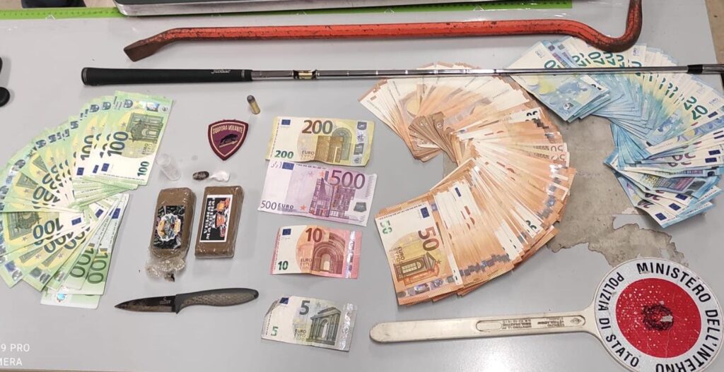 droga.20.01 Gettano la droga fuori dal finestrino: arrestati dalla Polizia di Stato