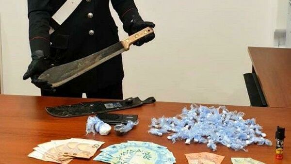 Cremella arresto stupefacenti machete carabinieri 2 Cremella arresto stupefacenti machete carabinieri 2