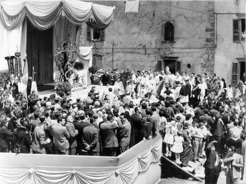 Incoronazione Madonnina IN MOSTRA A LEFFE L’INCORONAZIONE DELLA MADONNINA