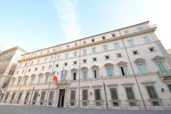 Iran Palazzo Chigi Civili non possono pagare il prezzo delle colpe del regime Iran Palazzo Chigi Civili non possono pagare il prezzo delle colpe del regime
