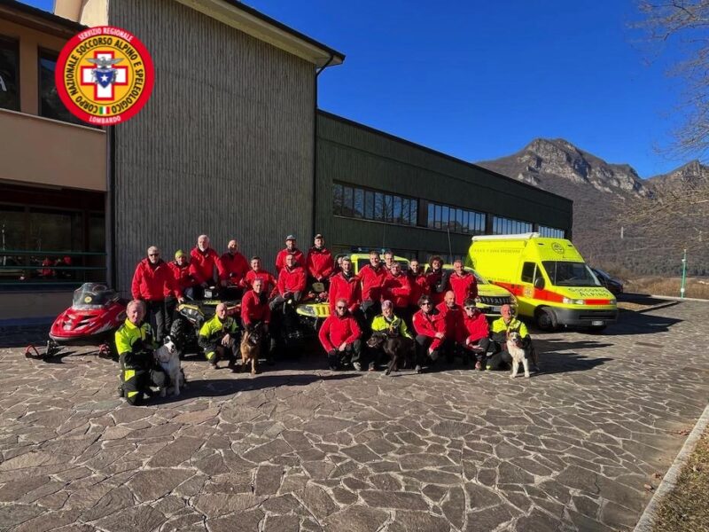 V Cnsas mezzo 2 scaled Il Soccorso Alpino Valsabbia presenta il nuovo mezzo e celebra il passaggio di consegne