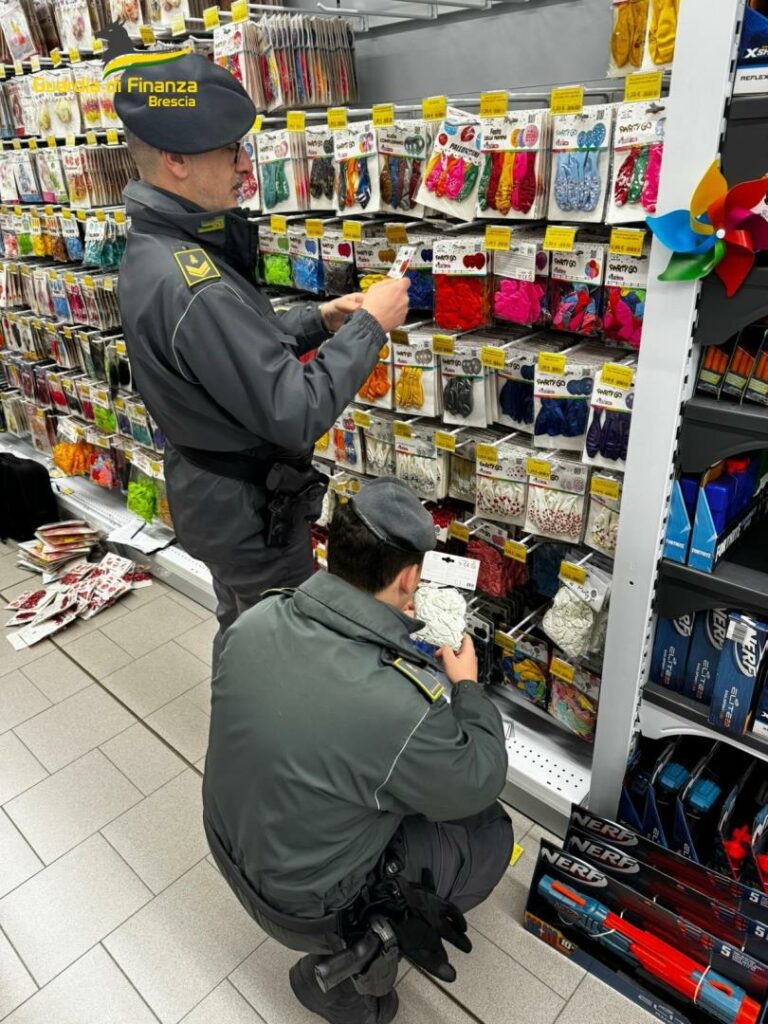 controlli finanza Operazione Anticontraffazione: sequestrati 696mila prodotti non conformi a Brescia