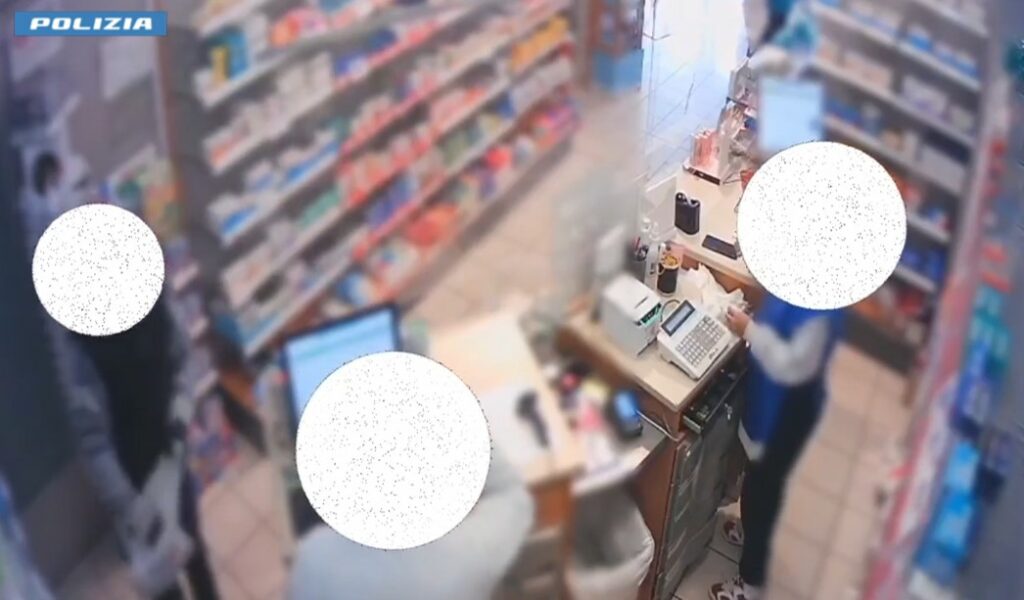 Rapina una farmacia mentre è ai domiciliari: arrestato dalla Polizia di Stato