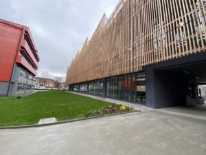 IIS Don Milani di Montichiari, inaugurato il nuovo edificio da oltre 3 milioni intitolato al “28 maggio 1974”