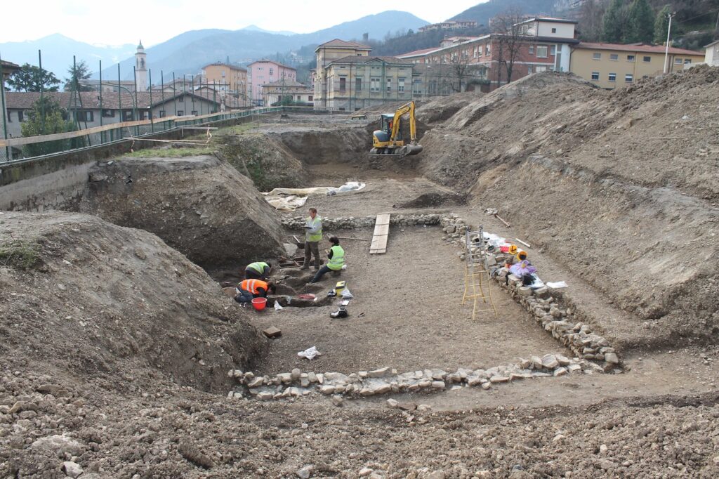 La storia e il fascino di Lovere romana dal tesoro alla necropoli La storia e il fascino di Lovere romana, dal tesoro alla necropoli