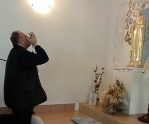 “OLTRE”, IL DOCUFILM SU TRENT’ANNI DI APPARIZIONI A PARATICO