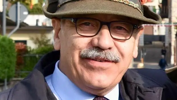 enzo rizzi e il nuovo presidente degli alpini bresciani enzo rizzi e il nuovo presidente degli alpini bresciani