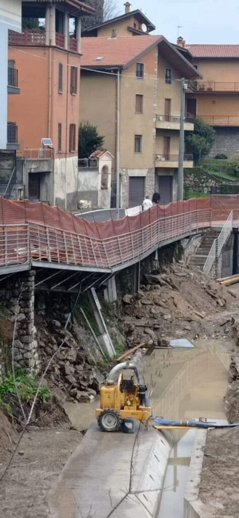 strada franata lovere Frana a Lovere: cede via Paglia, Lucchini isolata