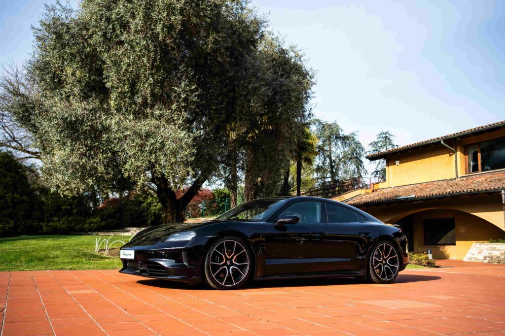 01. Nuova Porsche Taycan a Bergamo Bonaldi Gruppo Eurocar Italia Rivoluzione elettrica: la nuova Taycan porta innovazione, tecnologia e potenza al Centro Porsche Bergamo