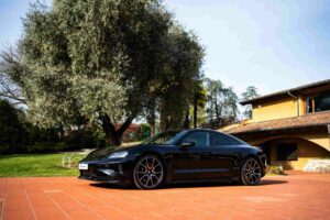 Rivoluzione elettrica: la nuova Taycan porta innovazione, tecnologia e potenza al Centro Porsche Bergamo
