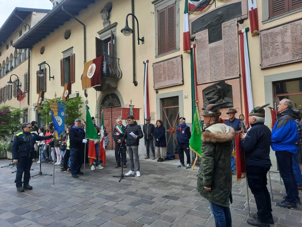 25 aprile gandino “NON SI VOLTARONO DALL’ALTRA PARTE”, A GANDINO LE MEMORIE DI GIUSEPPE MOSCONI E DELLA RADIO CLANDESTINA
