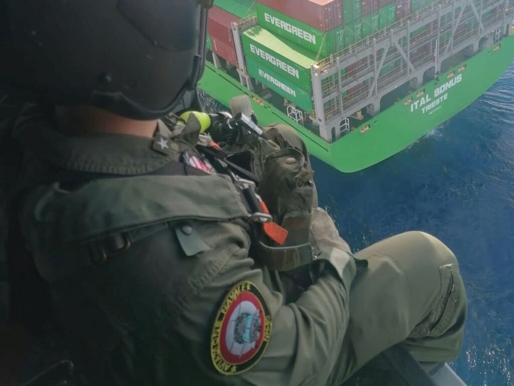 Esercitazione Marina Militare Assarmatori 01 I fucilieri della Brigata San Marco a bordo della “Ital Bonus”