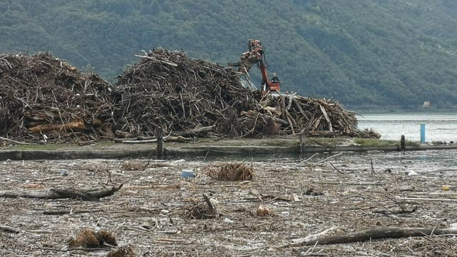 Lago Iseo Costa Volpino pulizia lago dopo maltempo 5