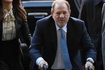 Weinstein condannato per aggressione sessuale no verdetto su stupro Weinstein condannato per aggressione sessuale no verdetto su stupro