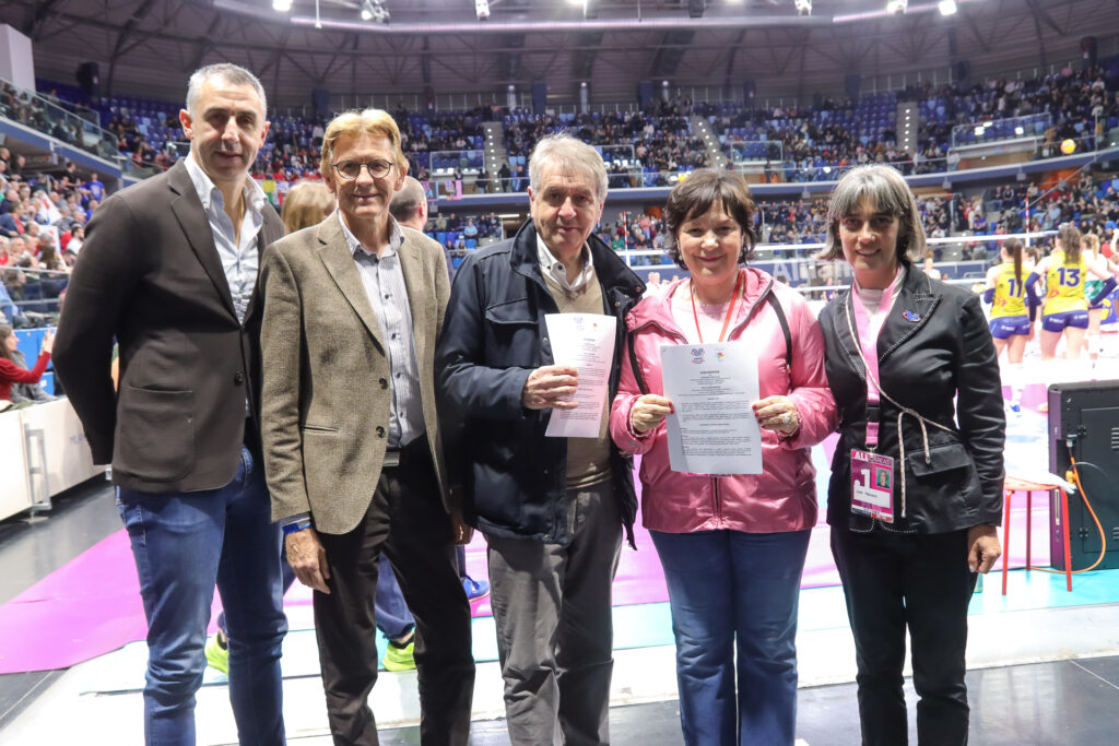 da sx Finazzi Barzaghi Sana Marzasi Fortunato Chorus Volley Bergamo - Academy sigla un accordo con il Vero Volley Network