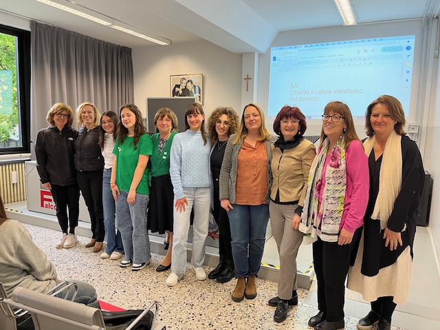 foto di gruppo “La voce dei libri” al Liceo “Falcone” di Bergamo